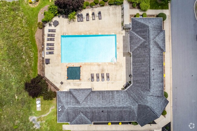 Piscina - Mountain Valley Apartments