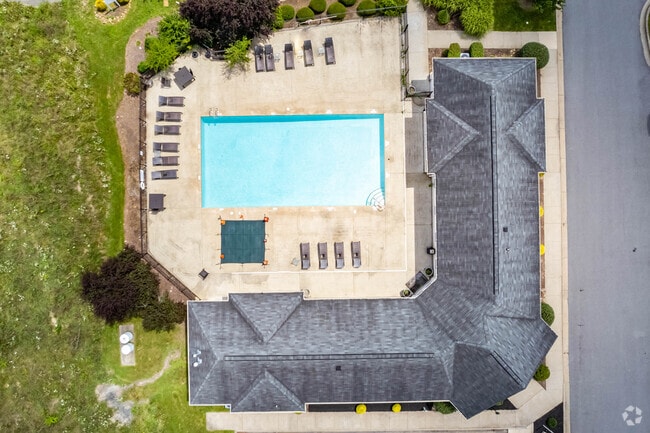 Pool - Mountain Valley Apartments
