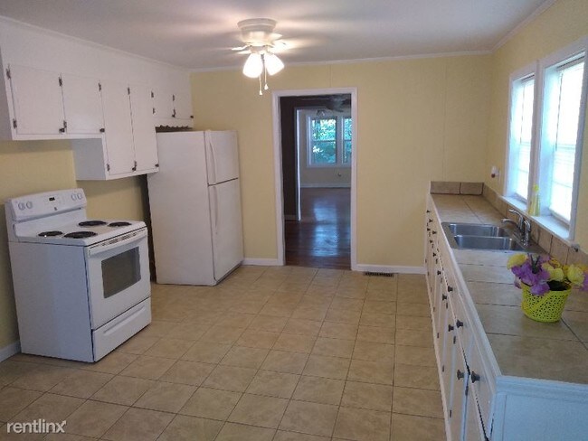 Foto del edificio - 3 br, 1 bath House - 1412 Walt Arney Rd