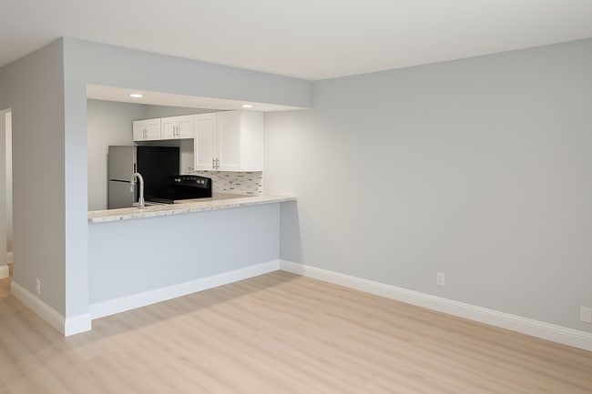 Building Photo - Brandon Palm Springs Apartment Homes