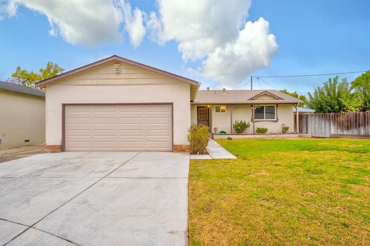 3 bedroom 2 bath house with pool House Rental in Los Banos, CA