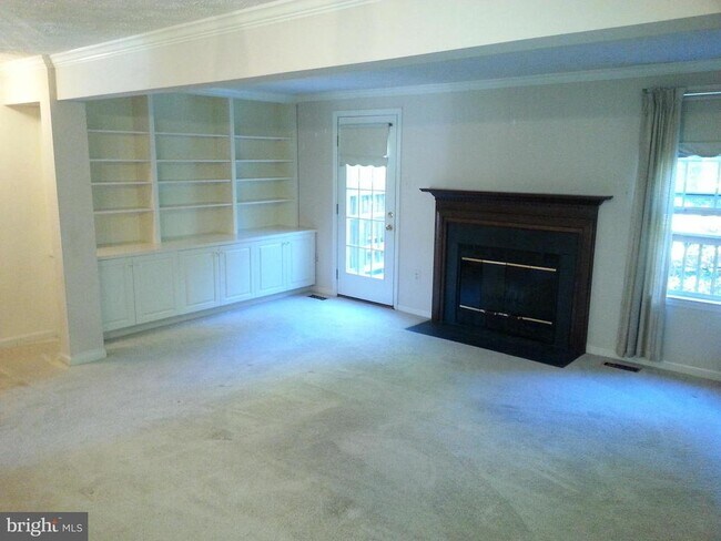 Building Photo - 606 Lakeworth Dr