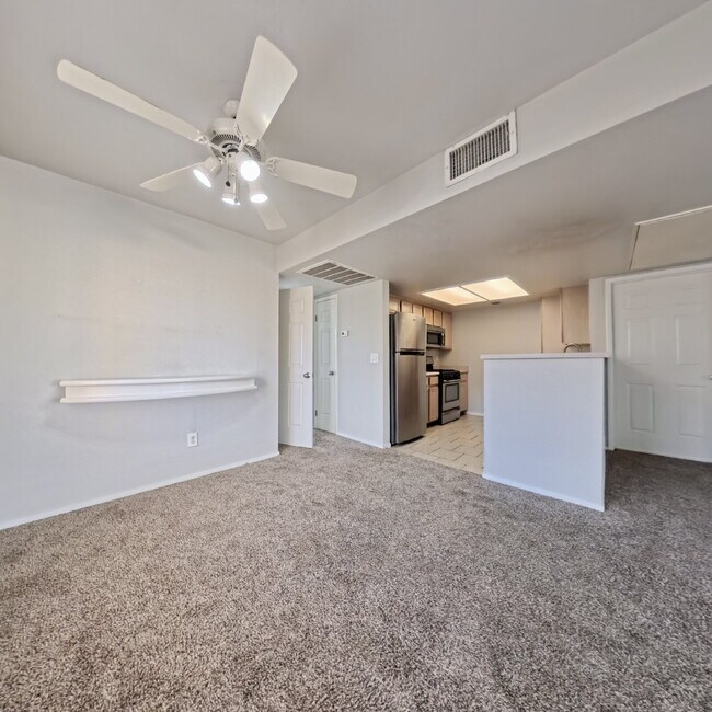 Foto del edificio - Beautiful 2-Bed, 2-Bath 2nd-Floor Condo, Conveniently Located Just Minutes from the 215 Freeway!