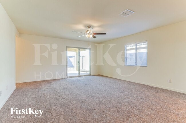 Foto del edificio - 1067 W 20th St