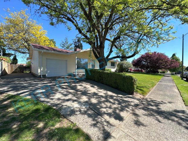 Foto principal - 12407 NE Knott St