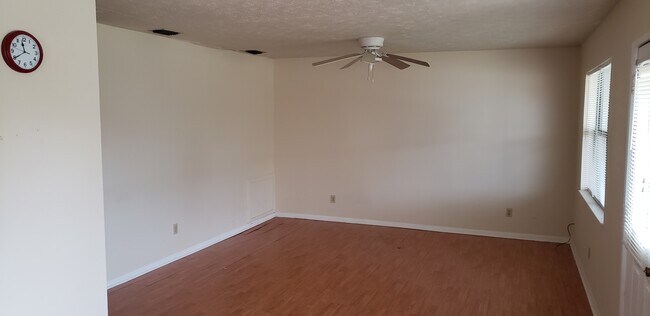 Living Room - 7519 Sunset Ave