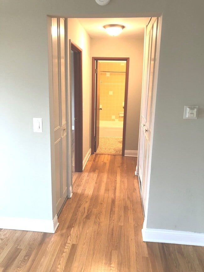 Foto del edificio - 6300 W Irving Park Rd