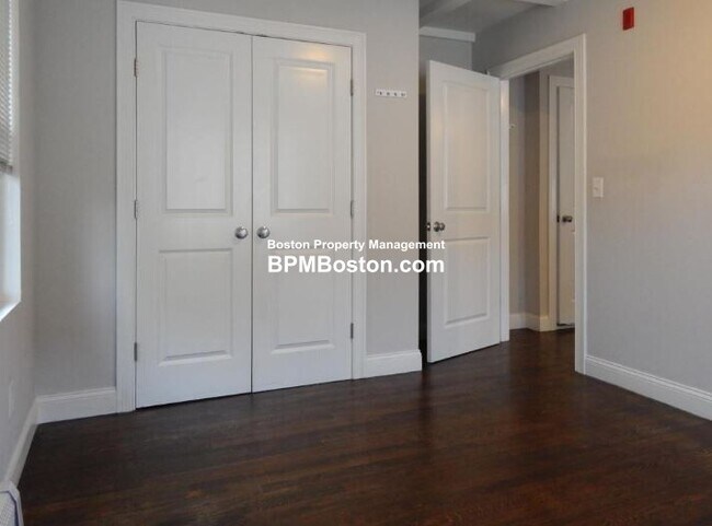 Building Photo - 70 Safford St