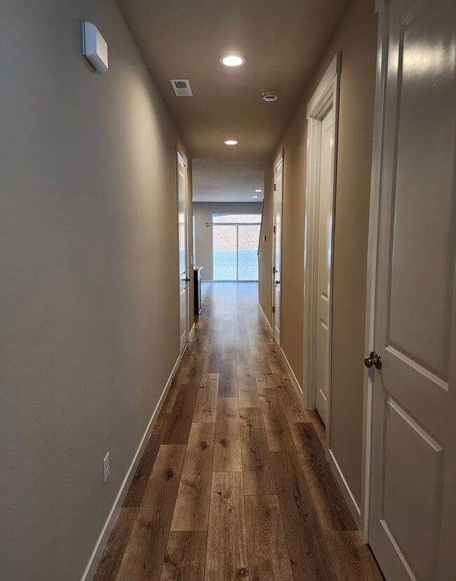 Building Photo - Must See Townhome Located in Ponderosa Ridge