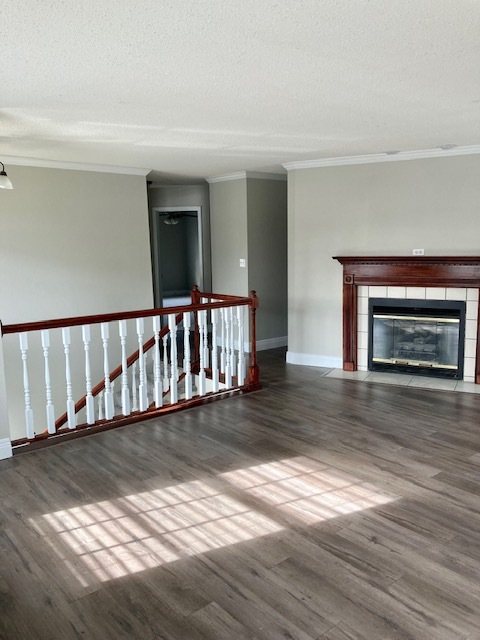 Living room - 187 Huntleigh Dr