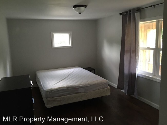 Building Photo - 902 Dryden Ct