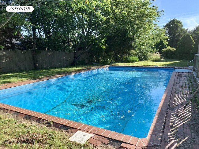 Foto del edificio - 256 Sebonac Rd