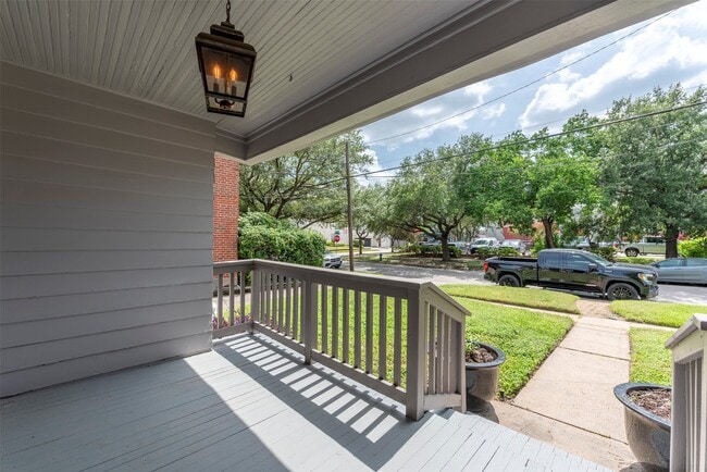 Building Photo - 2027 Huldy St