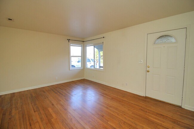 Foto del edificio - 4503-4507 NE 52nd Ave