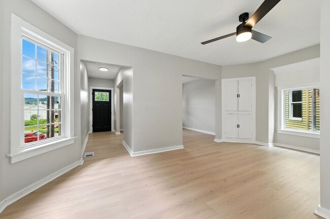 Building Photo - Fully renovated 3 bedroom home in Ambridge...