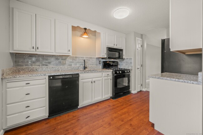 Building Photo - 4 Hubbard Run Dr
