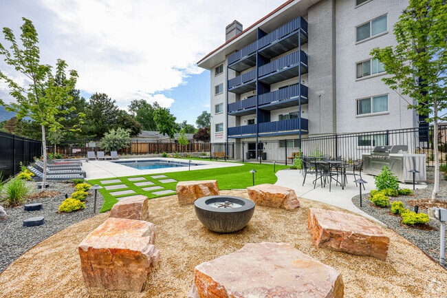 Building Photo - Broadmoor Park Terrace