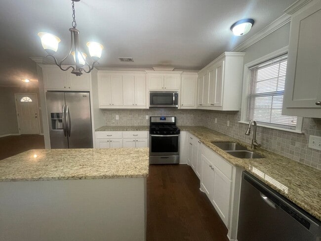 Building Photo - Broadmoor Gem! Come See Today!