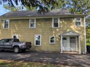 Building Photo - 1008 Old York Rd