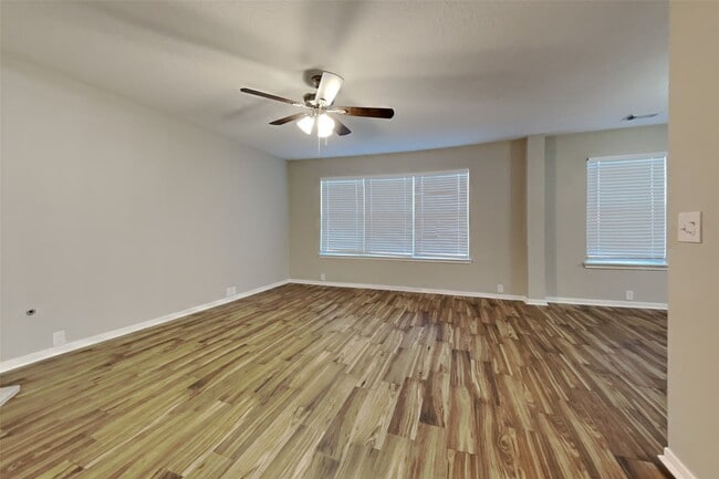 Foto del edificio - 7311 Wisteria Chase Pl