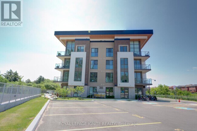 Photo du bâtiment - 385-385 Arctic Red Dr
