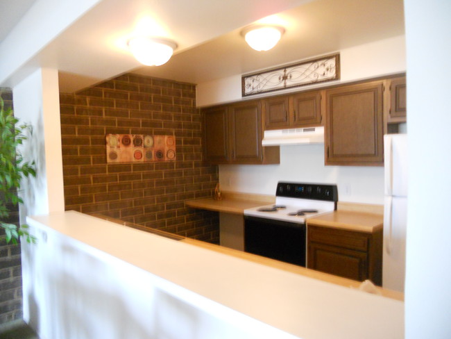 Kitchen - Briarcliff Apartments