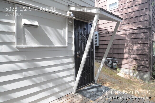 Foto del edificio - 5028 1/2 9th Ave NE-