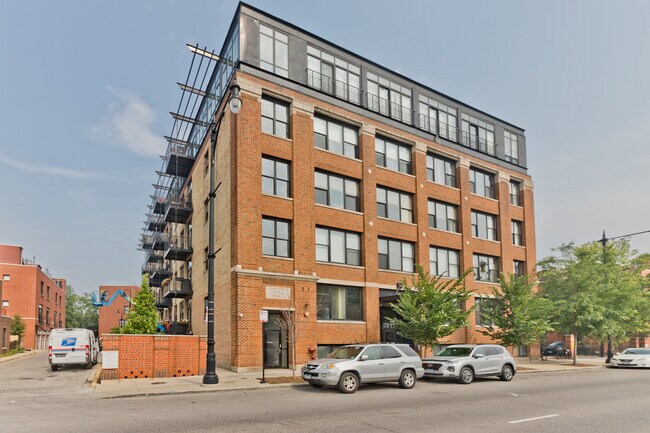 Building Photo - 2911 N Western Ave