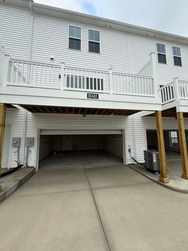 Building Photo - 15342 Oasis Sun Aly