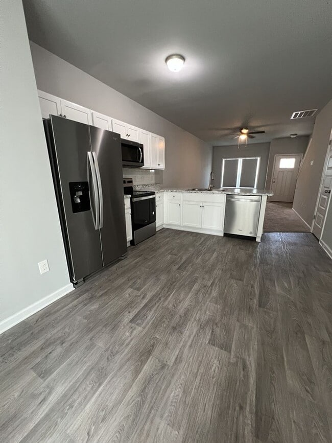 Building Photo - Townhome in Holly Ridge!!