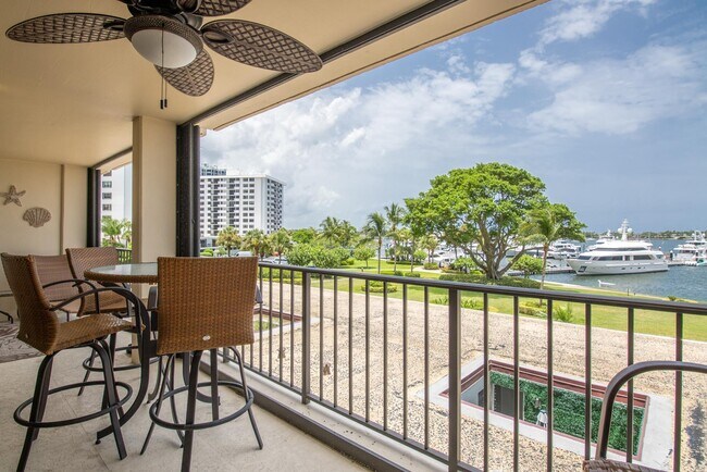 Foto del edificio - 134 Lakeshore Dr