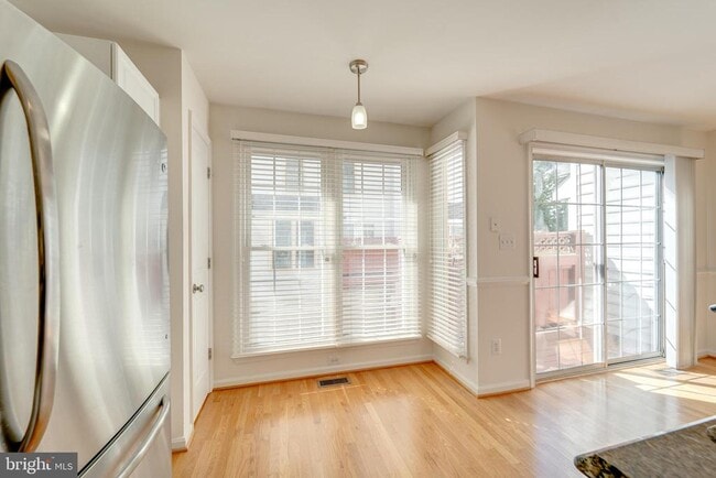 Building Photo - 4656 Kirkland Pl