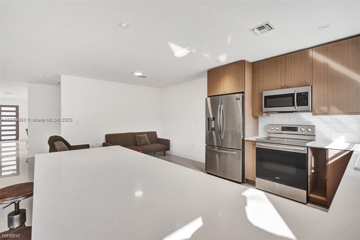 Foto principal - 3 br, 2.5 bath House - 806 SW 29th St # 806