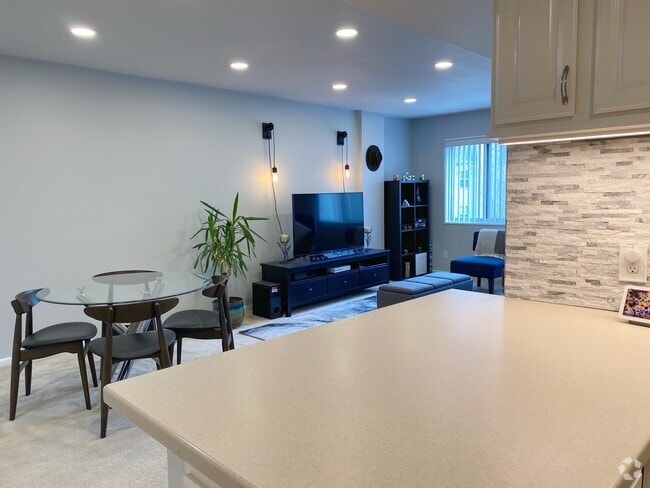 Building Photo - 5340 Holmes Run Pky