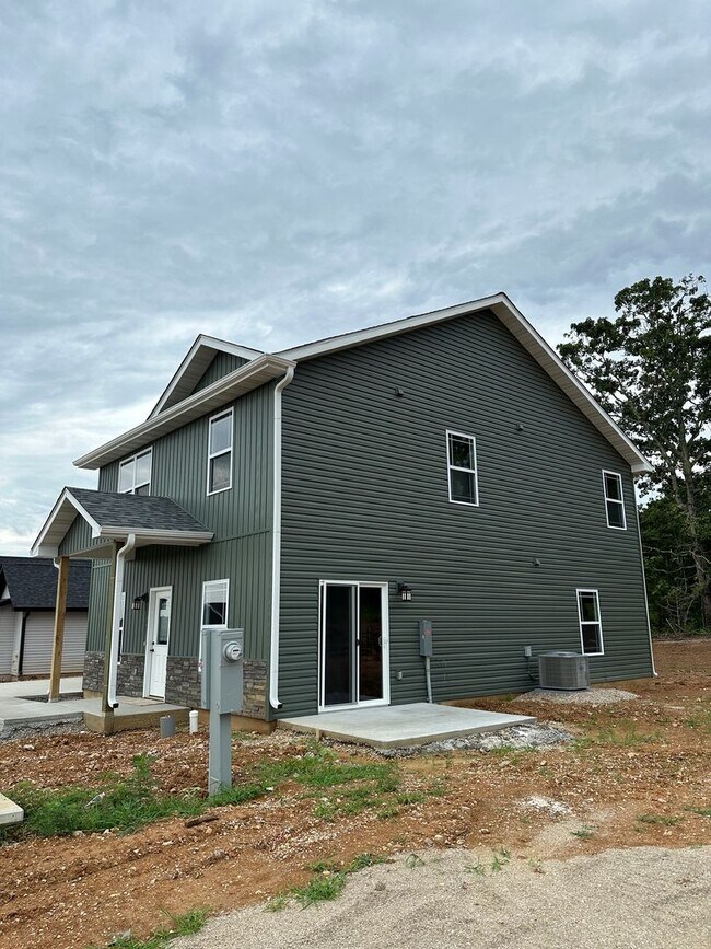 Building Photo - BRAND NEW 4 BED 3 BATH in WAYNESVILLE