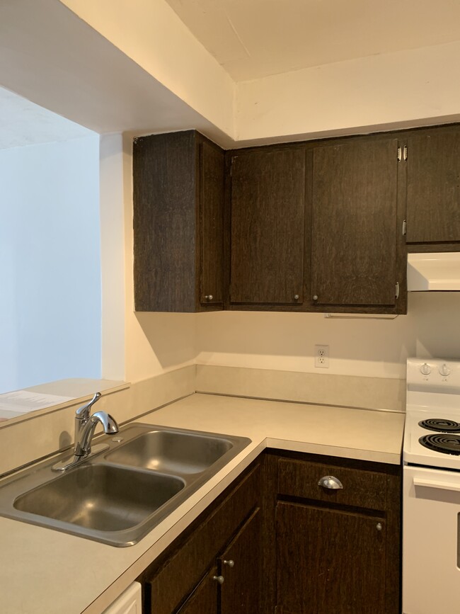 Building Photo - 411 Anastasia Ave