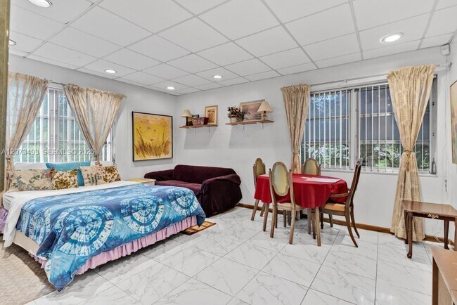 Foto del edificio - 12920 NE 3rd Ave