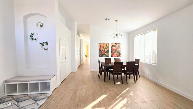 Building Photo - 843 W Locust Dr.