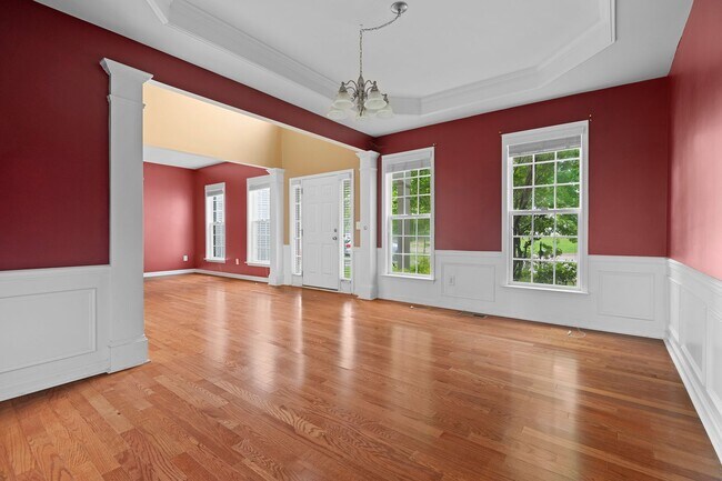Building Photo - 6-bedroom, 4.5-bathroom home located in th...