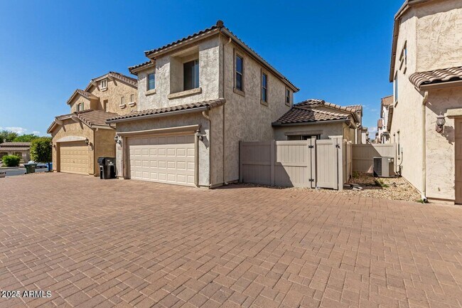 Building Photo - 8200 W Encanto Blvd