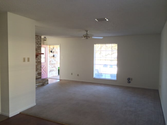 Building Photo - Duplex
