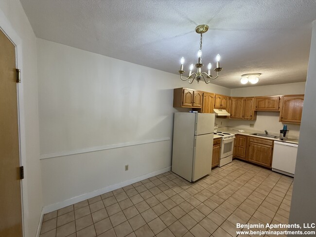 Building Photo - 282 Grove St