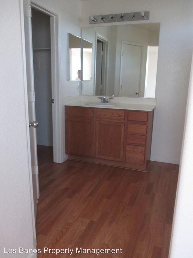 Foto del edificio - 4 br, 2.5 bath House - 2374 S Rock Creek Dr.