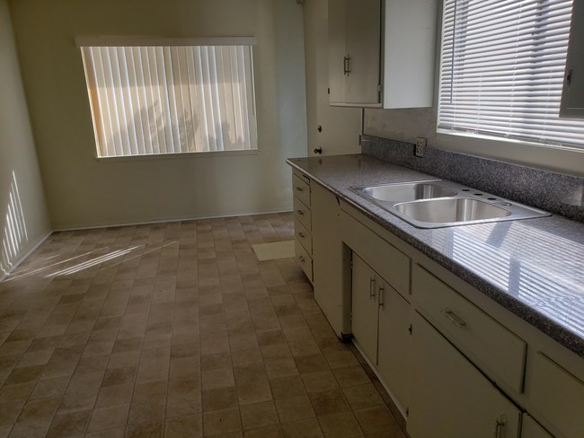 Foto del edificio - 8342 Pine Ave