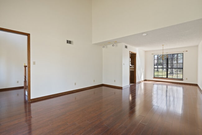 Building Photo - 109 Redwing Cir