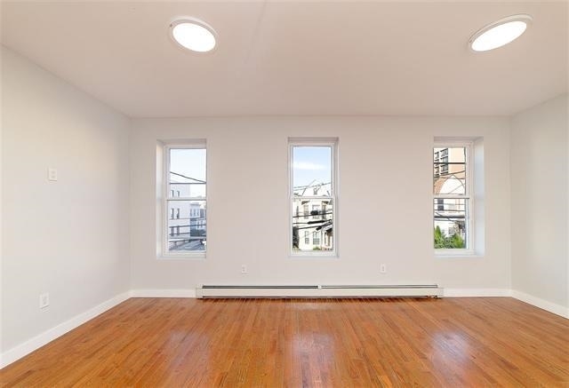 Foto del edificio - 83 Woodlawn Ave