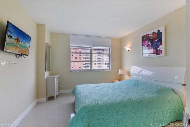 Foto del edificio - 2 br, 2 bath Condo - 250 174th St Apt 1812