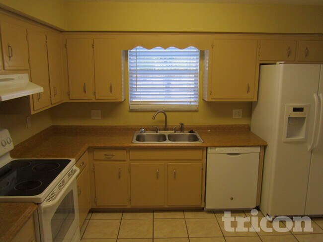 Building Photo - 3633 Bramble Road