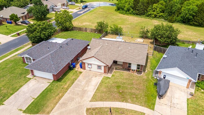 Building Photo - 4 Bedroom Rent to Own Home Available!
