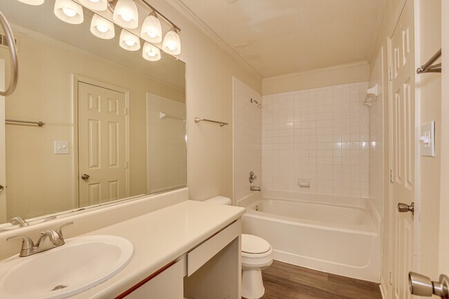 Foto del edificio - Champions Pines Apartments